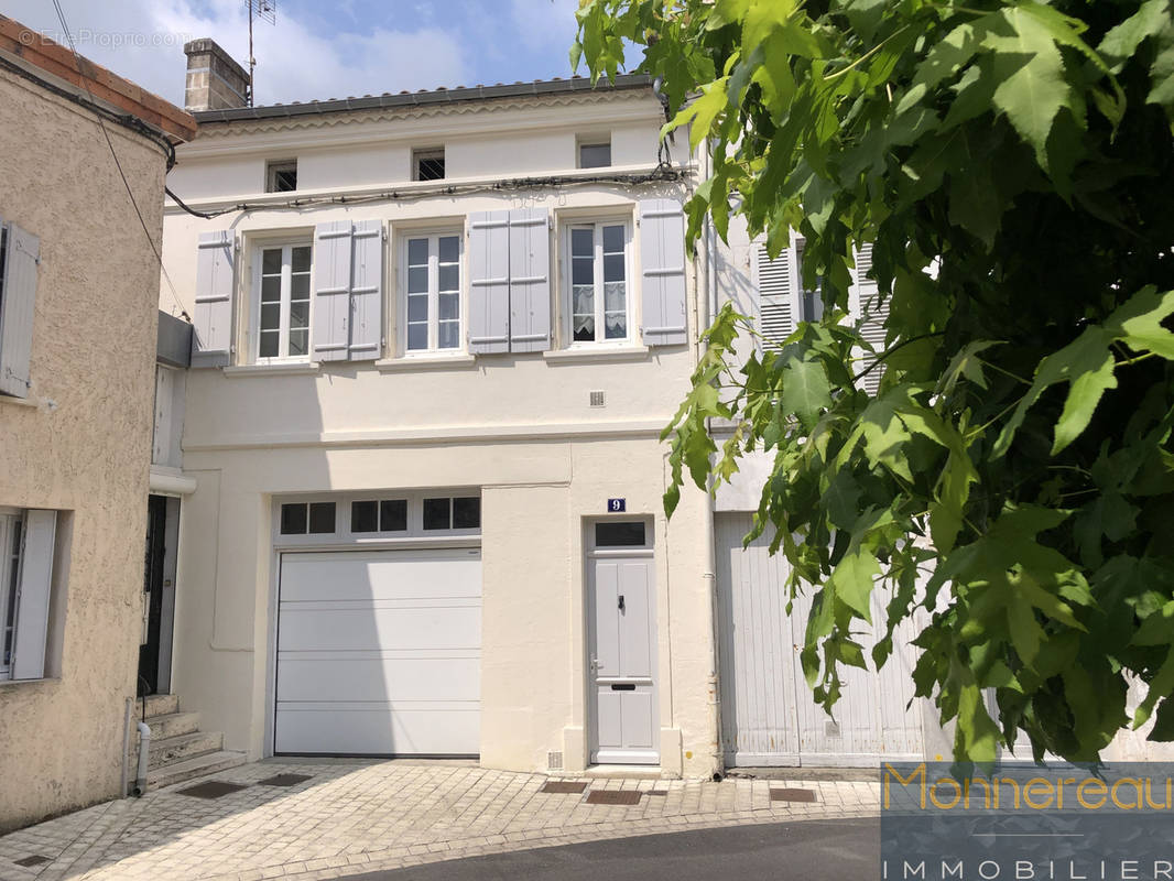 Maison à BARBEZIEUX-SAINT-HILAIRE