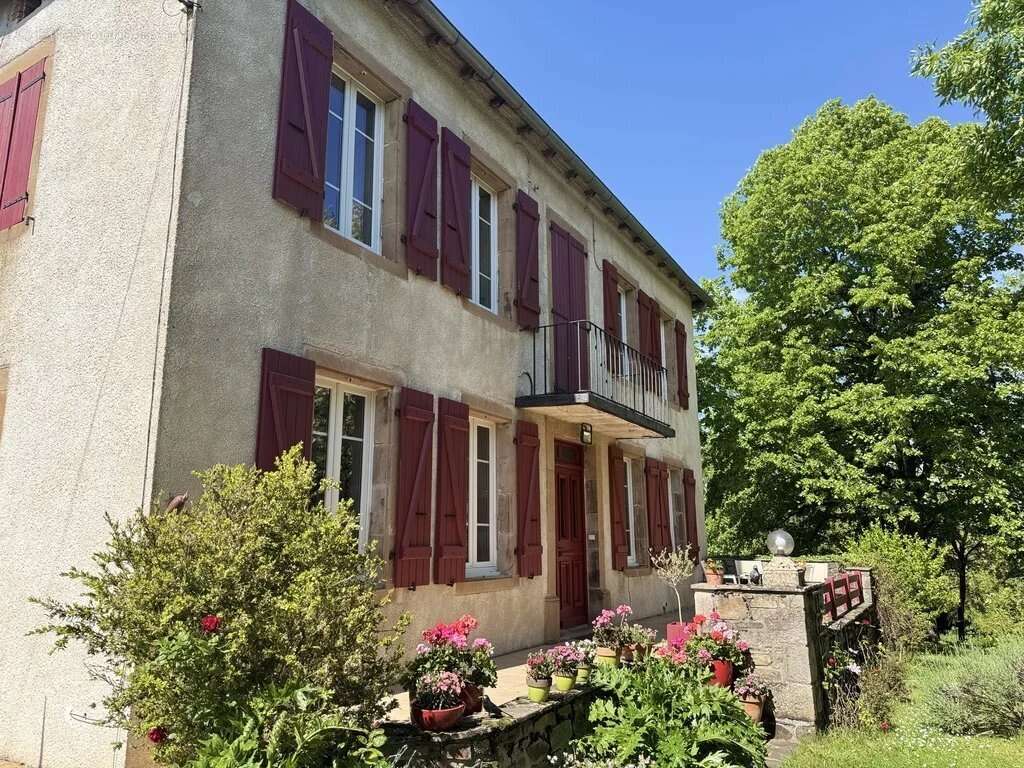 Maison à LA SALVETAT-PEYRALES
