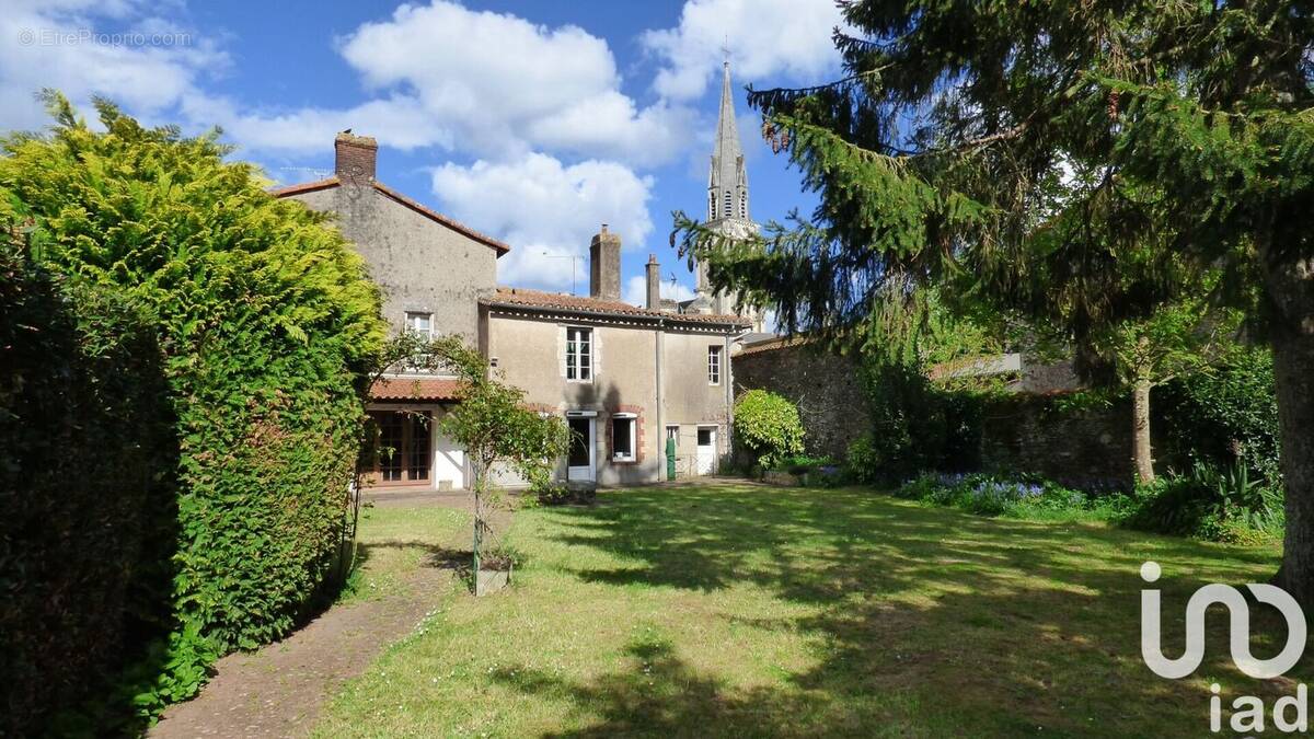 Photo 1 - Maison à LES BROUZILS