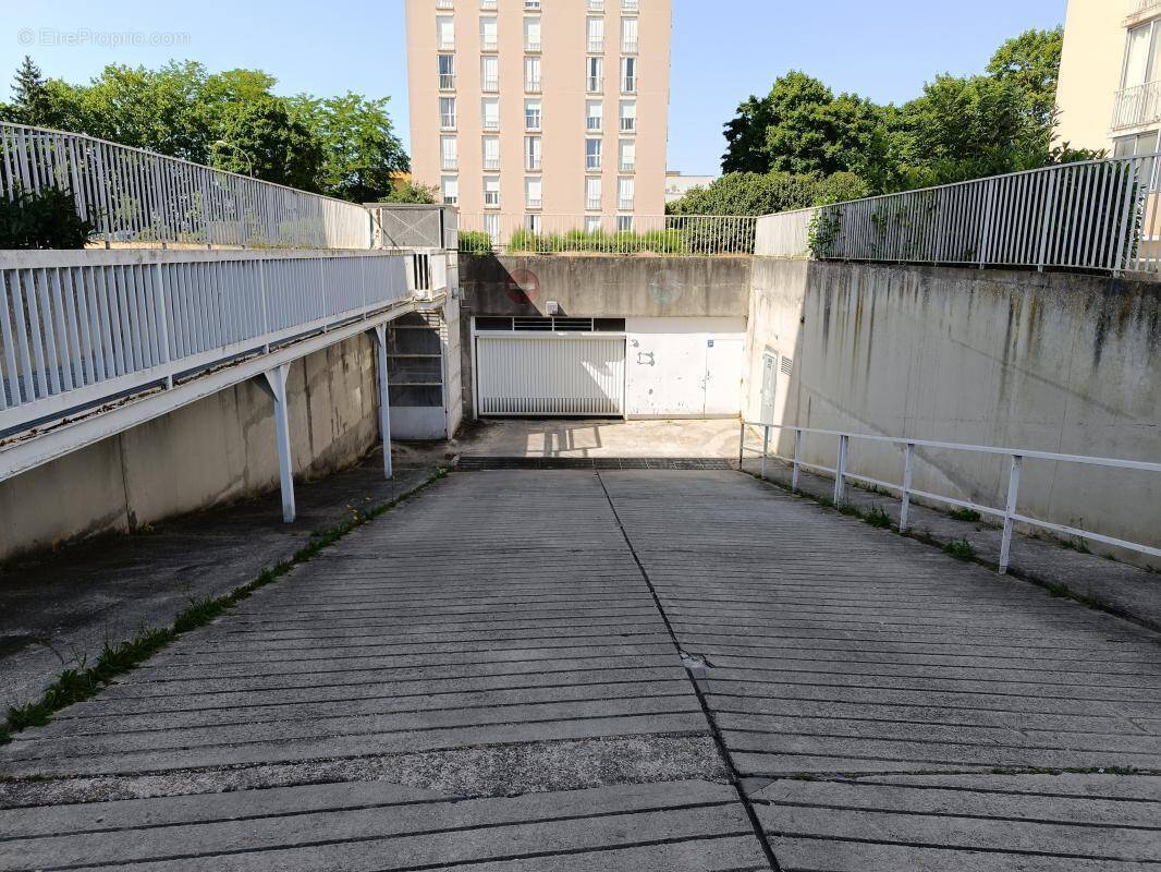 Parking à MEAUX