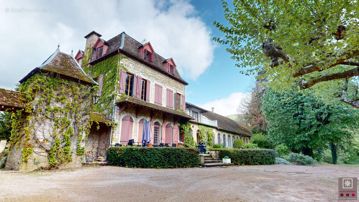 Maison à SERRIERES-DE-BRIORD
