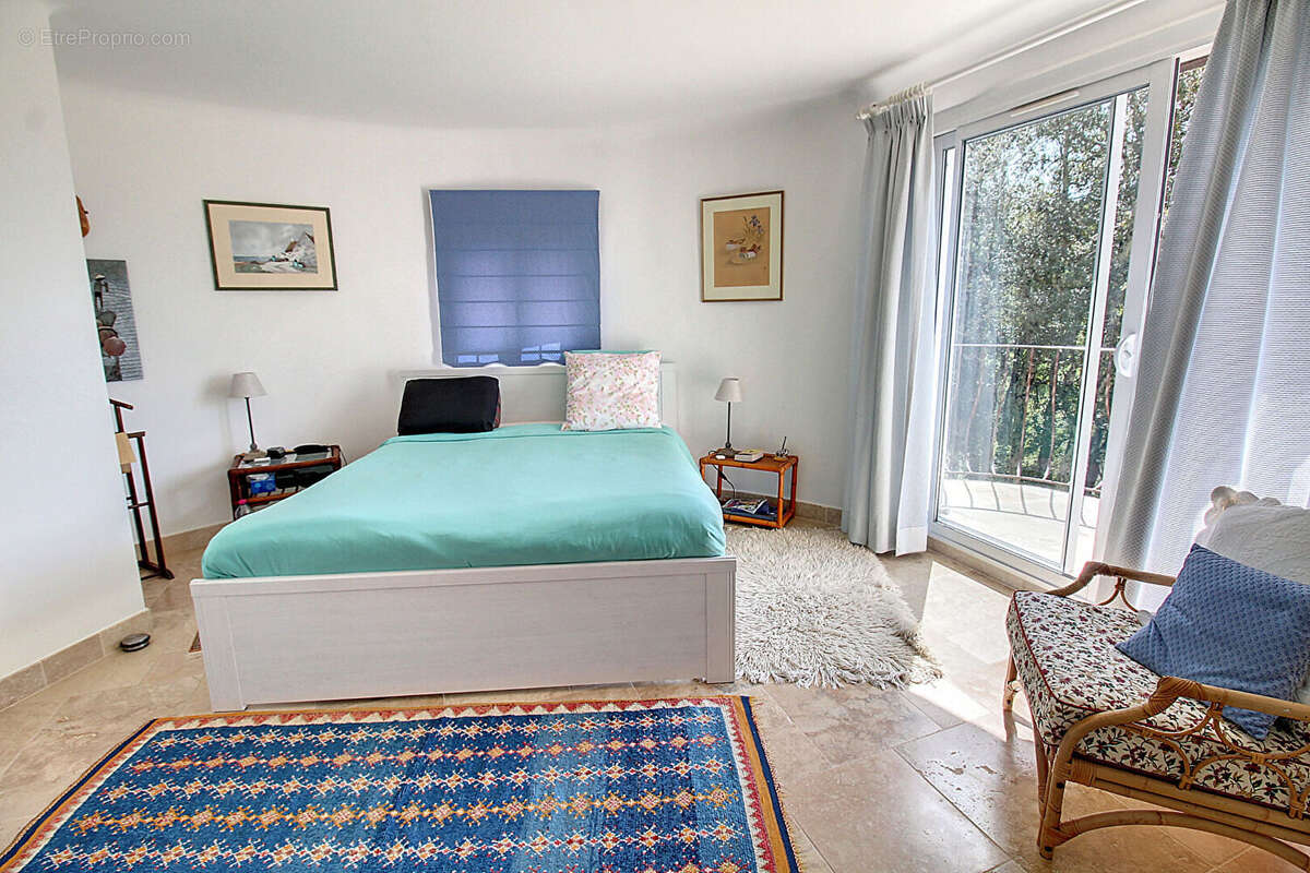 Maison à ENTRECASTEAUX