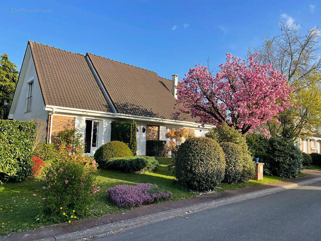 Maison à VOISINS-LE-BRETONNEUX