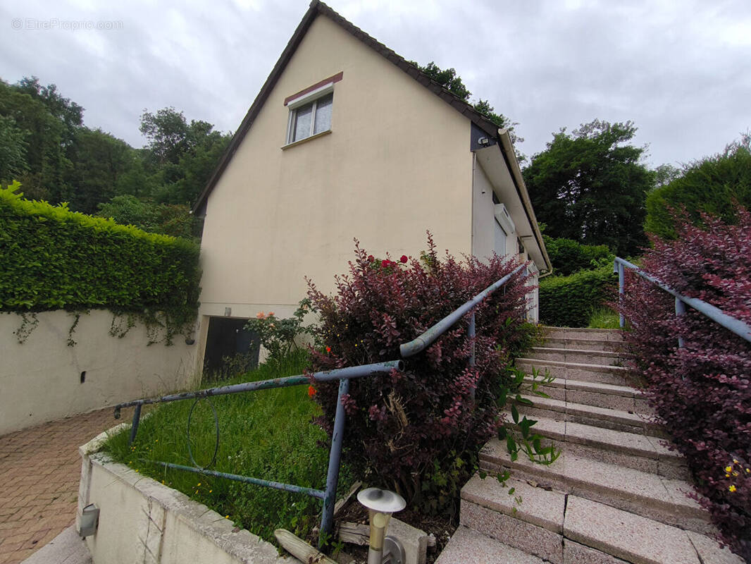 Maison à SAINT-LEGER-DU-BOURG-DENIS