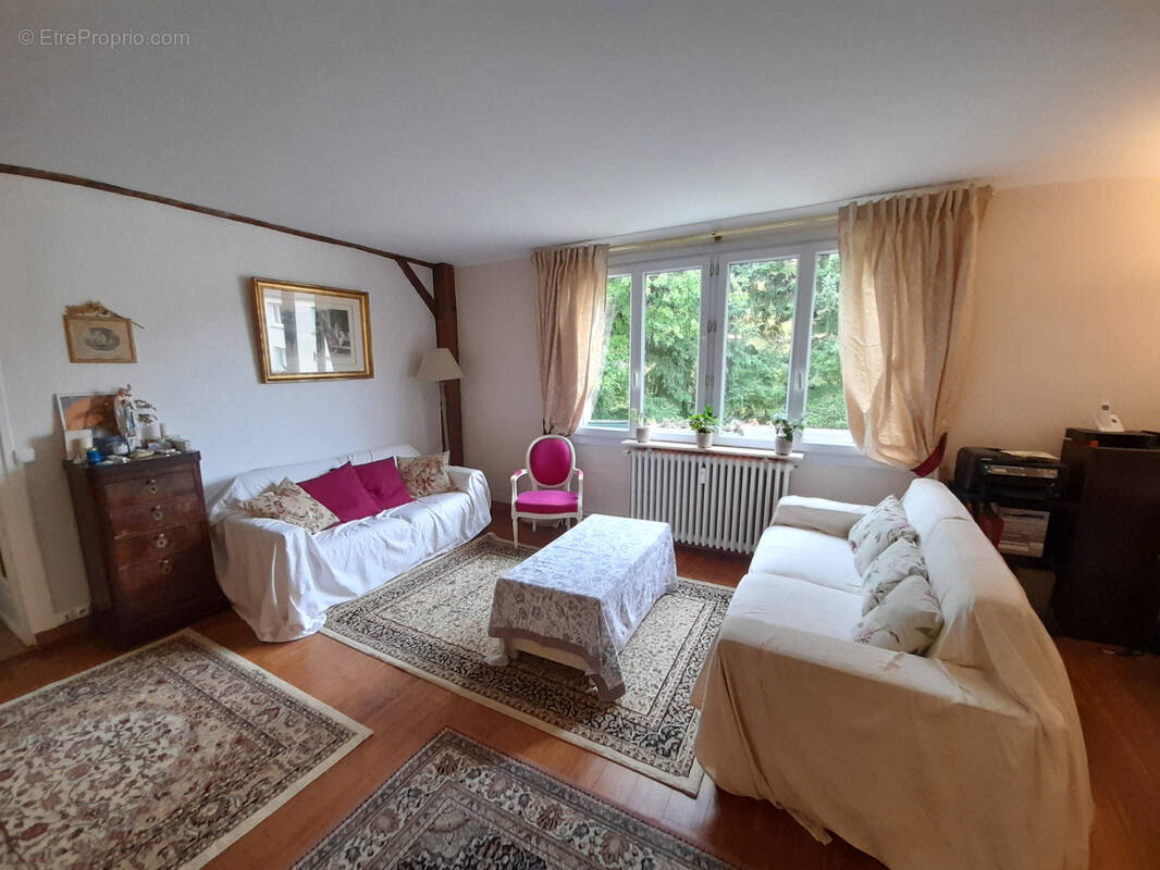 Appartement à LA CELLE-SAINT-CLOUD