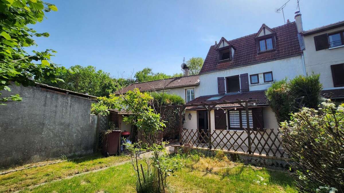 Maison à OLLAINVILLE