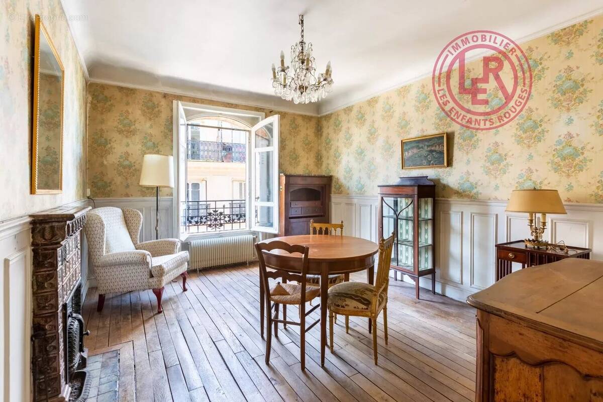 Appartement à PARIS-3E