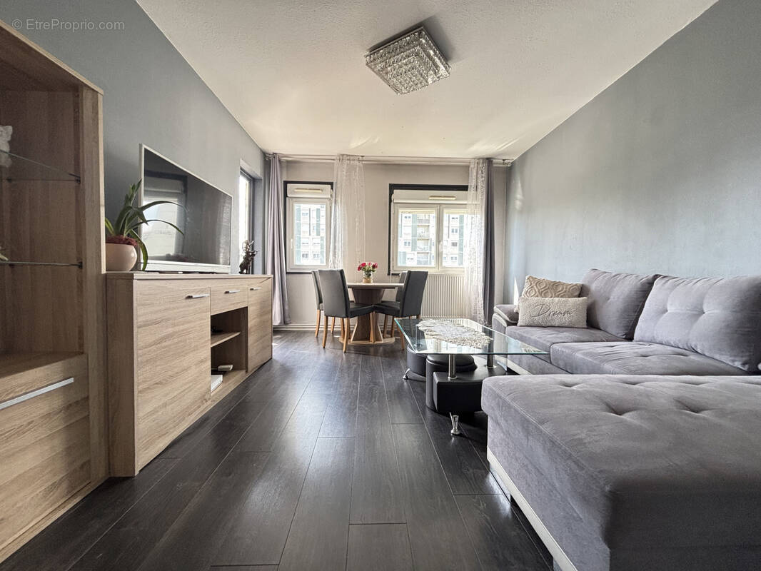 Appartement à SAINT-GENIS-LAVAL