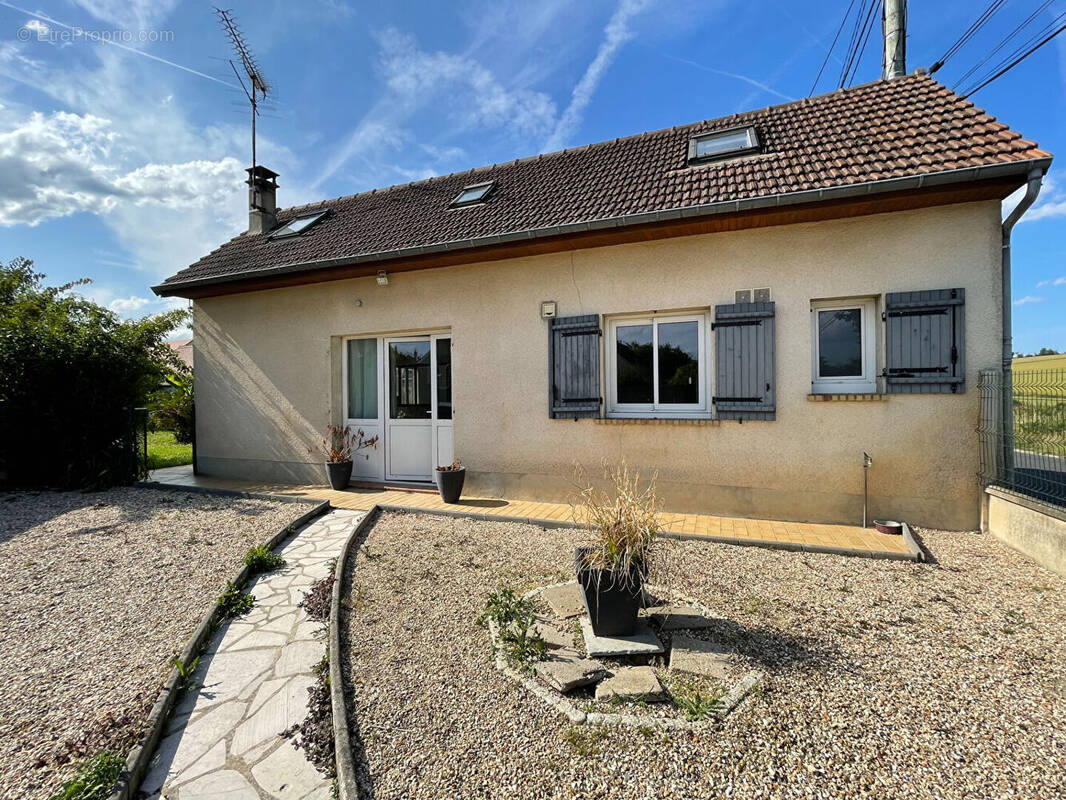 Maison à MERU