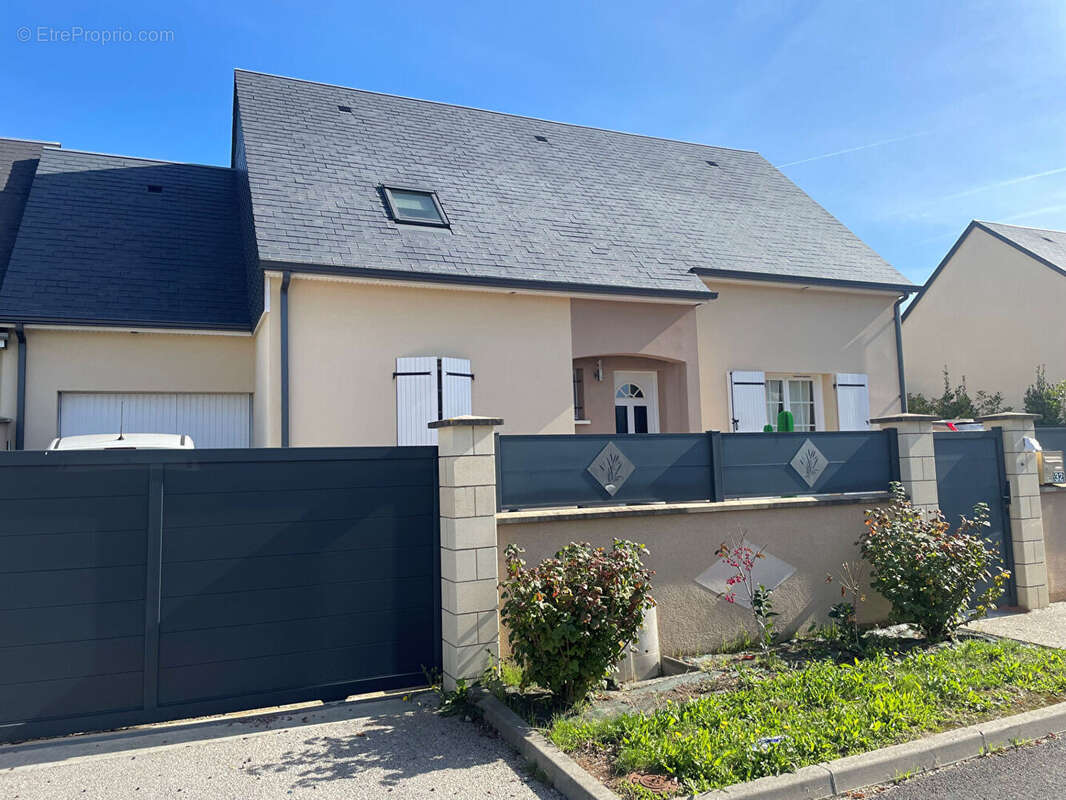 Maison à MONNAIE