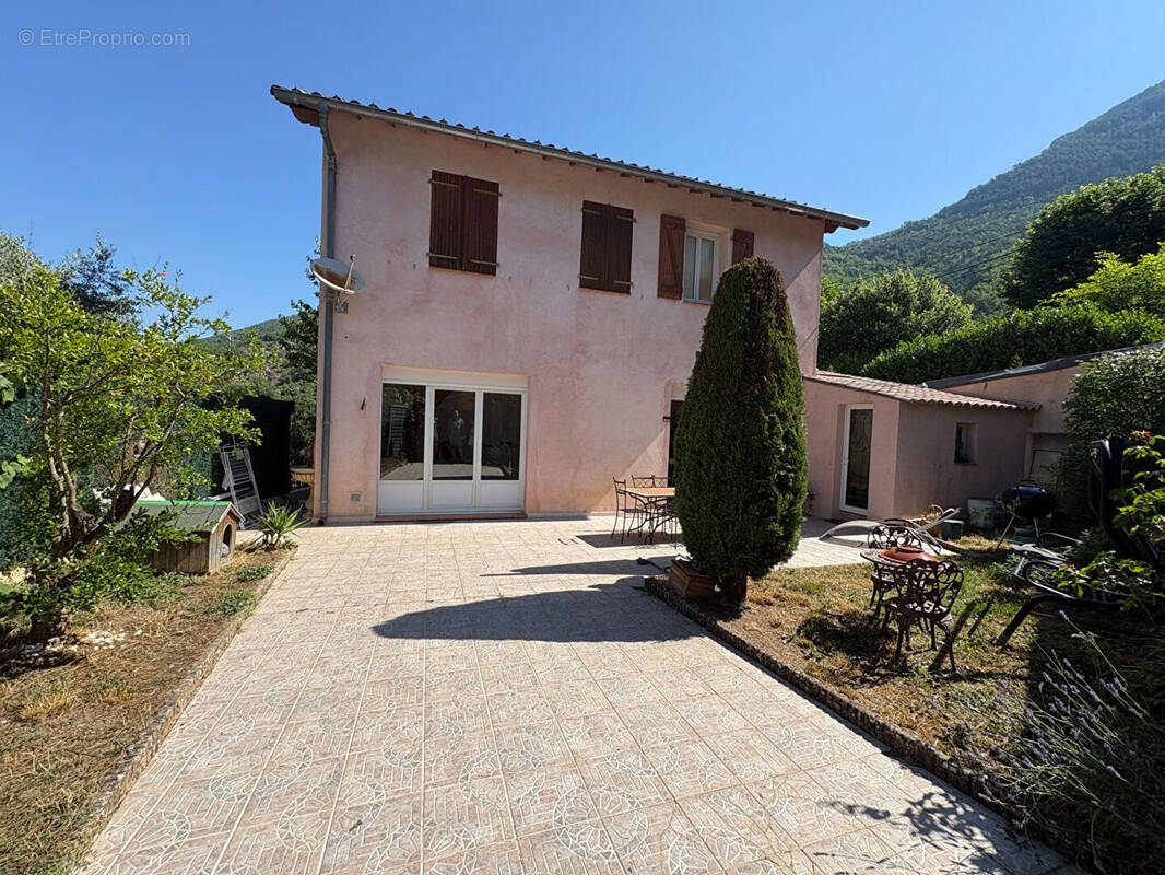 Maison à LA TOUR