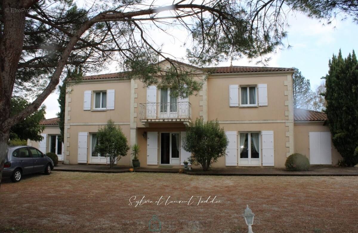 Maison à BARBEZIEUX-SAINT-HILAIRE