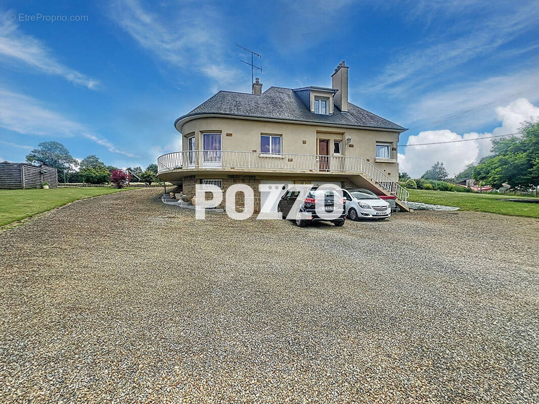 Maison à SAINT-HILAIRE-DU-HARCOUET