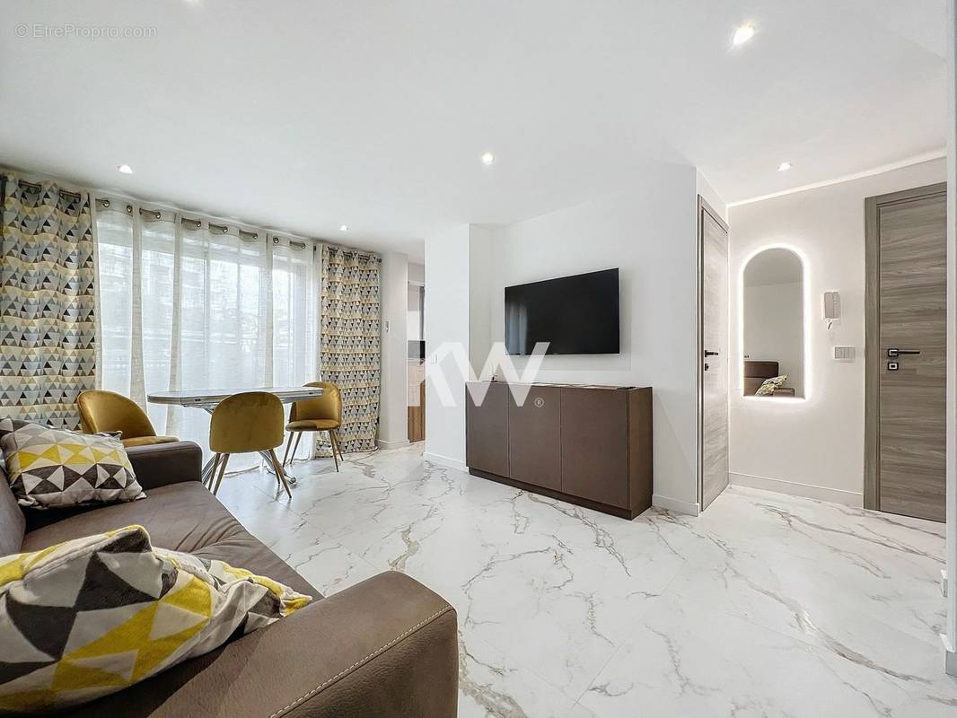 Appartement à VALLAURIS