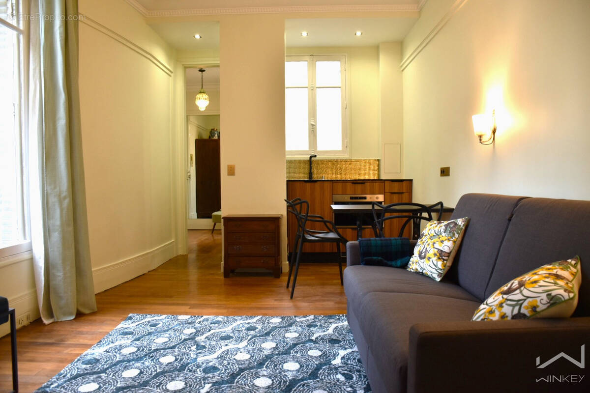 Appartement à PARIS-8E