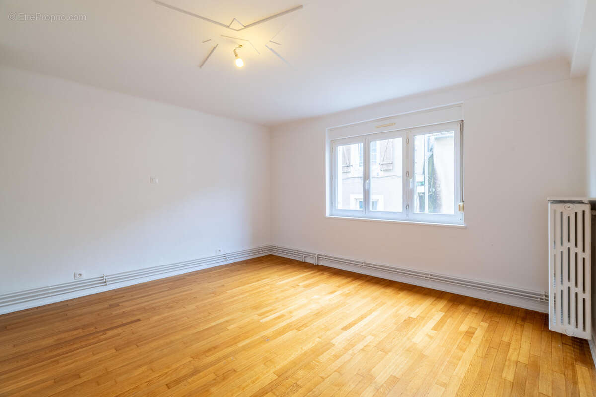 Appartement à CHATEL-SAINT-GERMAIN