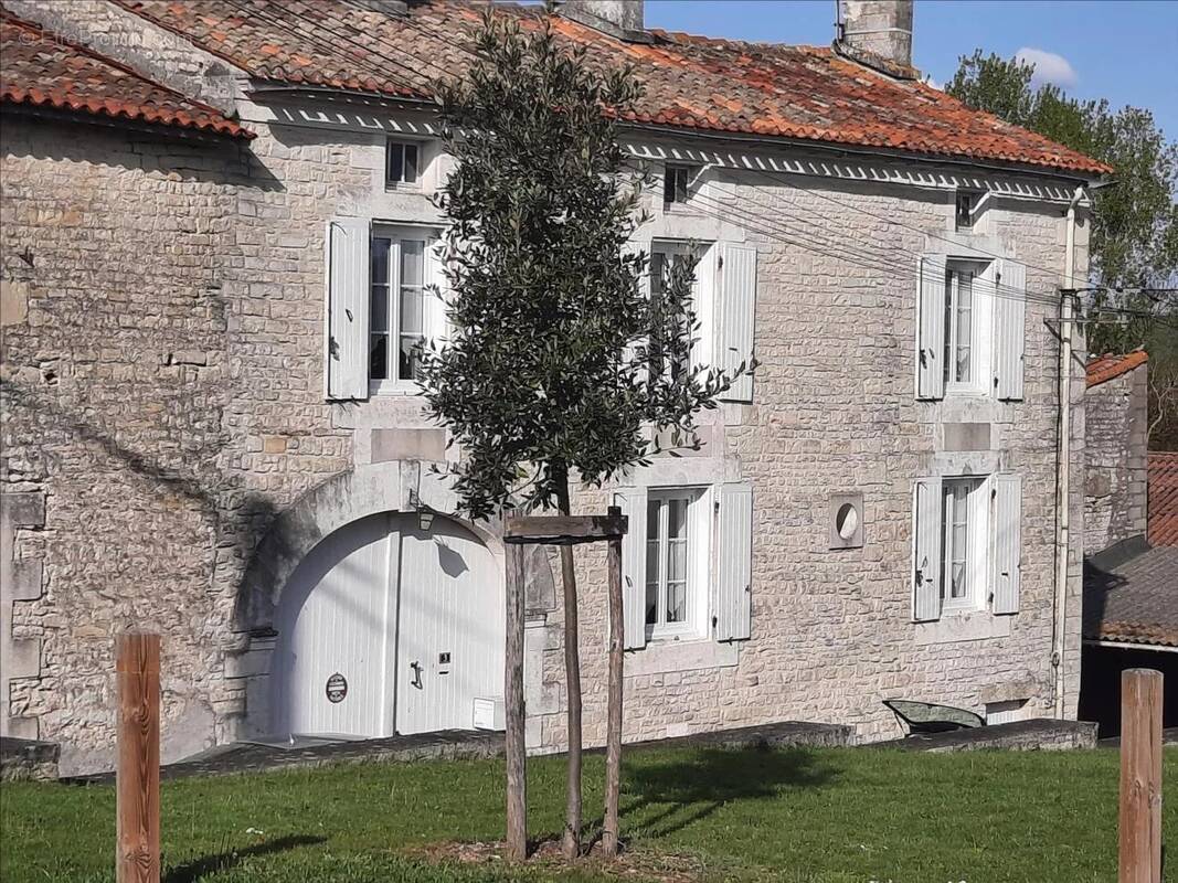 Maison à COULONGES