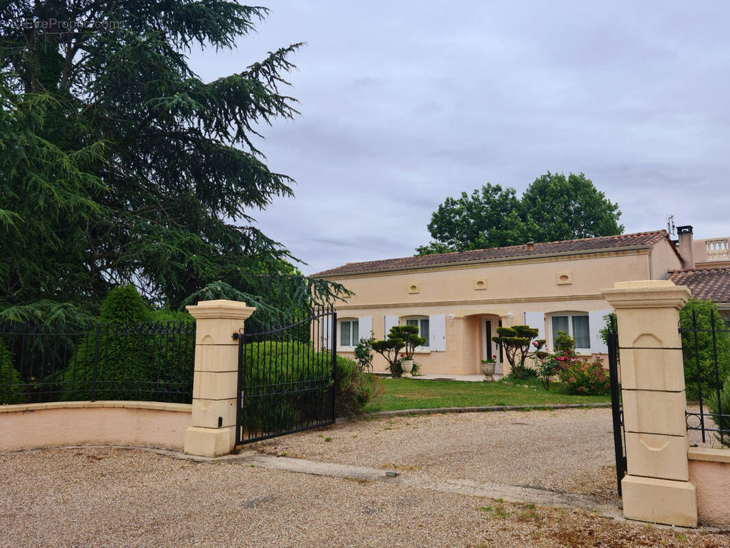 Maison à COUTRAS