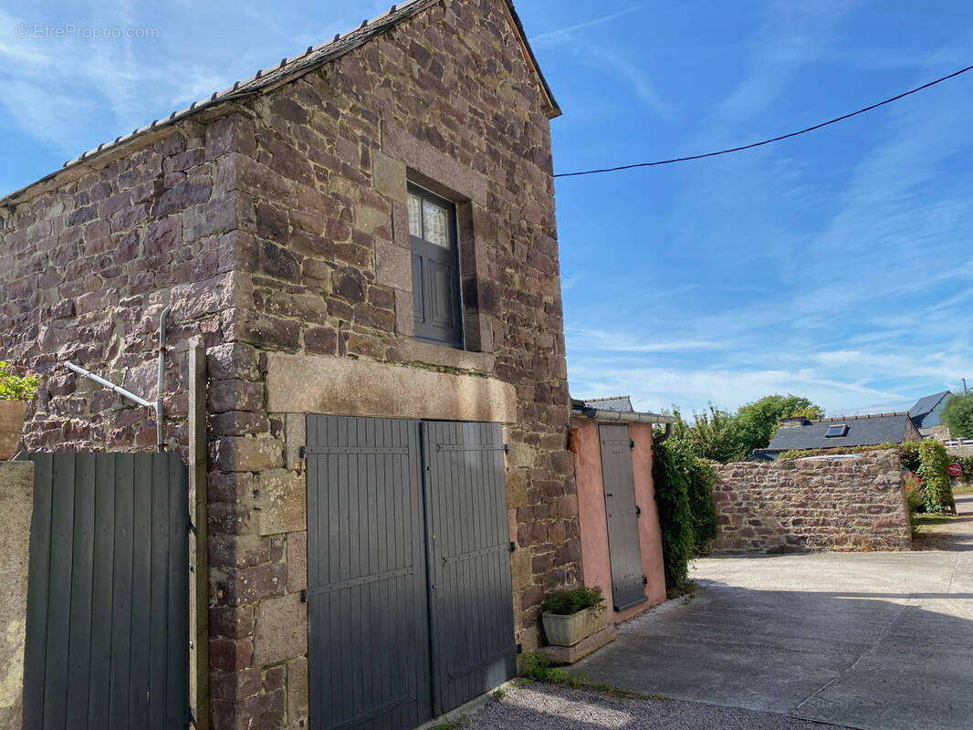 Maison à FREHEL