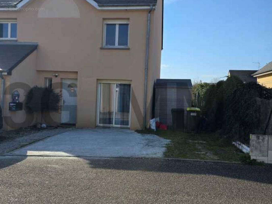Maison à LA MEMBROLLE-SUR-LONGUENEE