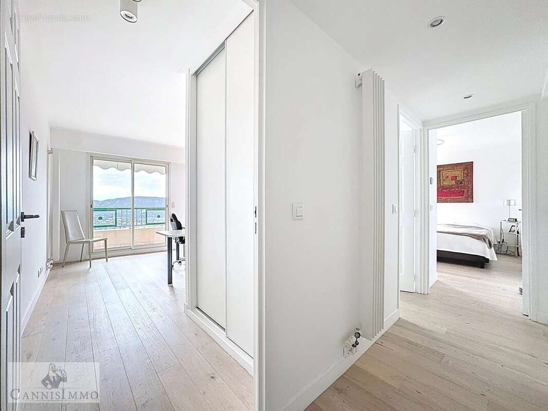 Appartement à MANDELIEU-LA-NAPOULE