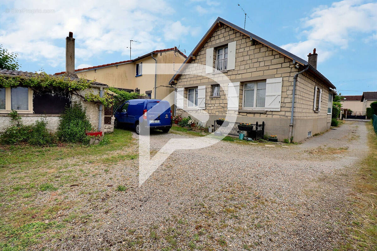 Maison à MERY-SUR-OISE