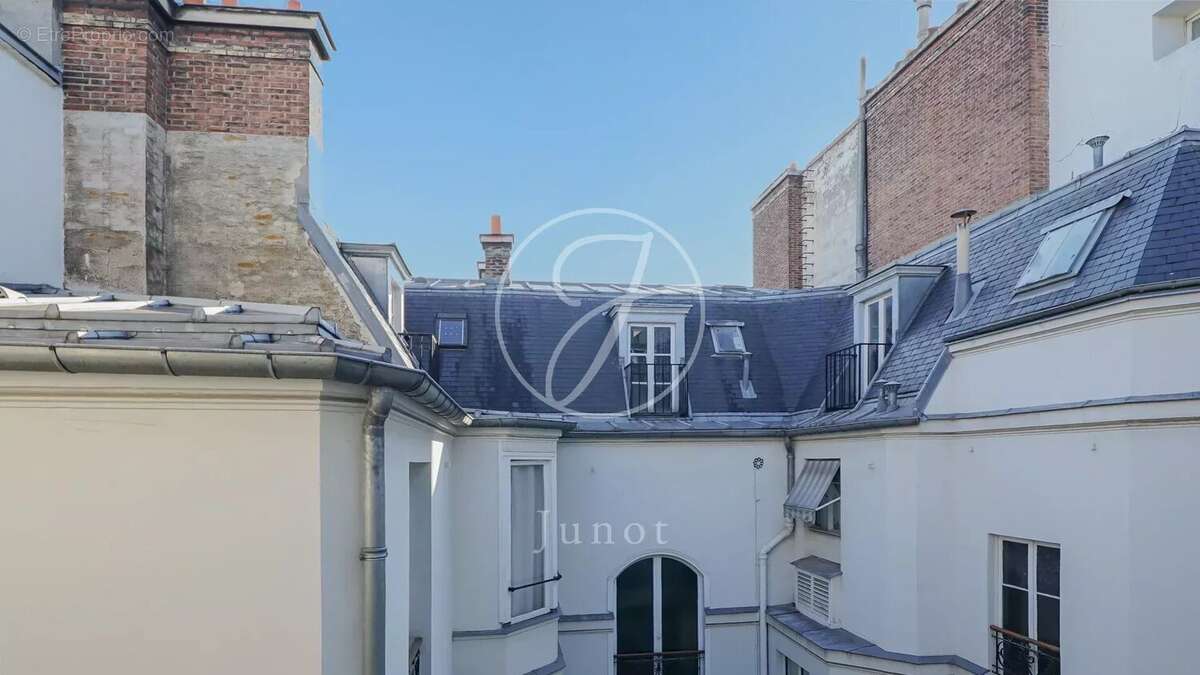 Appartement à PARIS-8E