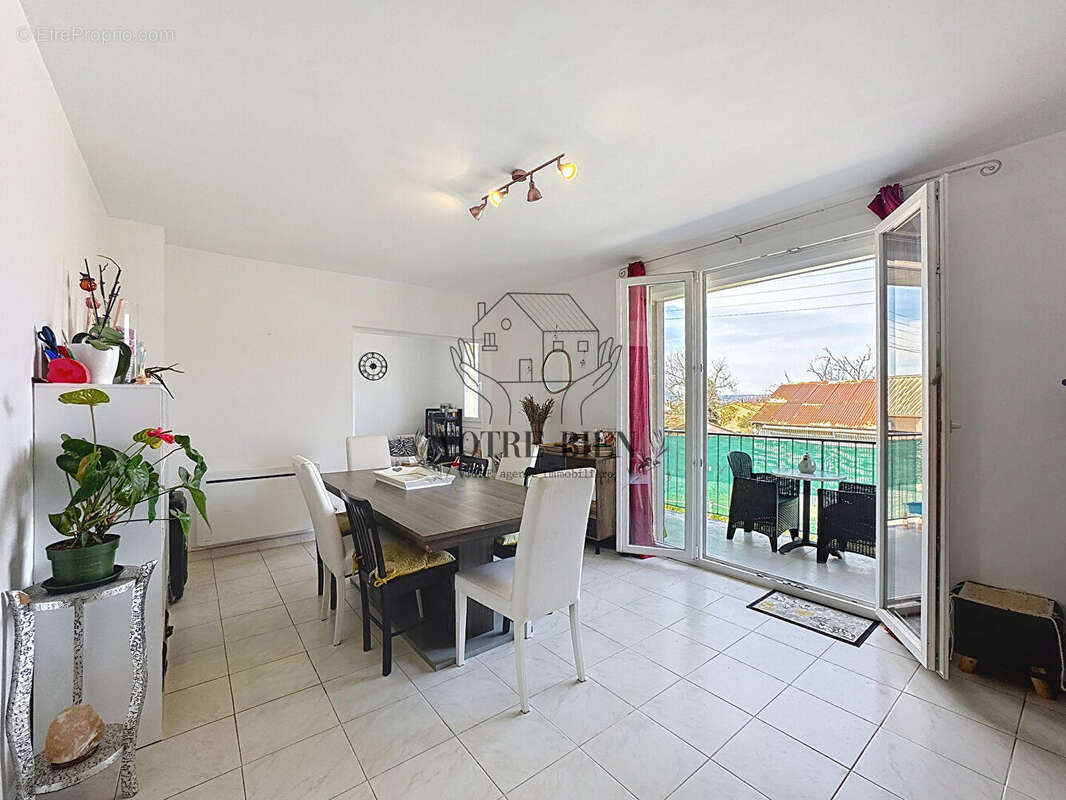 Appartement à VINON-SUR-VERDON