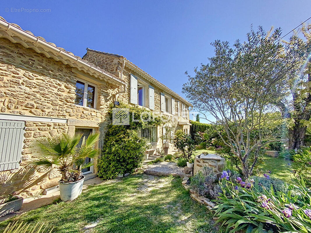 Maison à CAMARET-SUR-AIGUES
