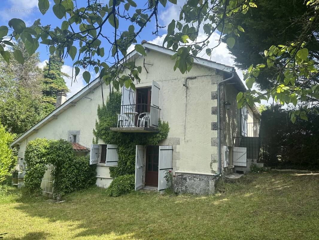 Maison à COURGEAC