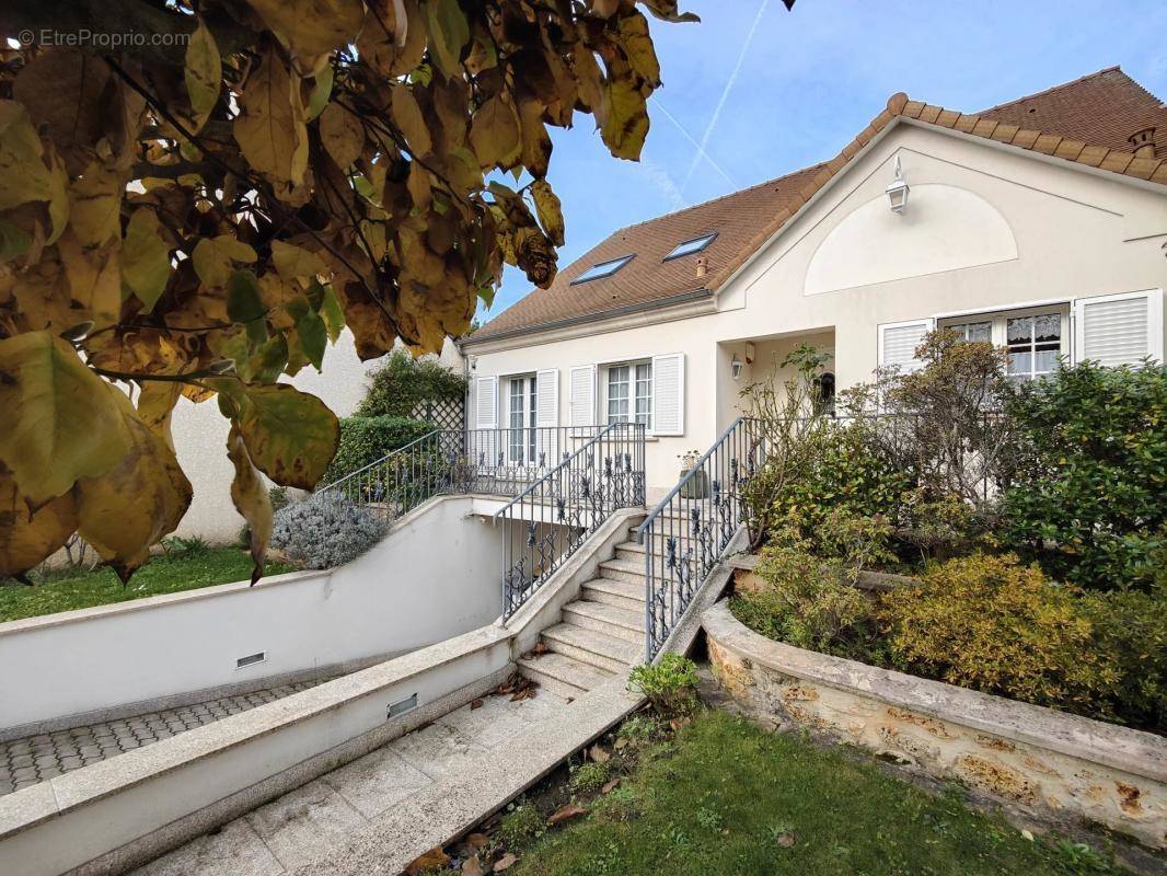 Maison à LES CLAYES-SOUS-BOIS