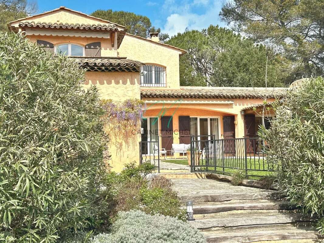 Maison à ROQUEFORT-LES-PINS