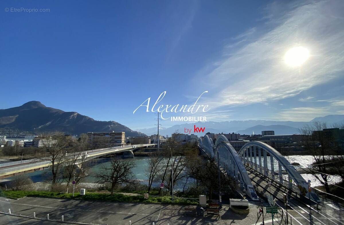 Appartement à FONTAINE