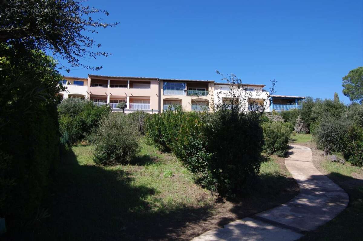 Appartement à ROQUEBRUNE-SUR-ARGENS