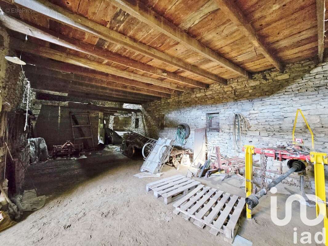Photo 6 - Maison à LAUDUN-L&#039;ARDOISE