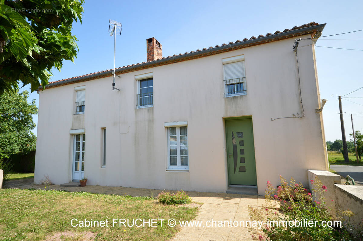 Maison à LES HERBIERS