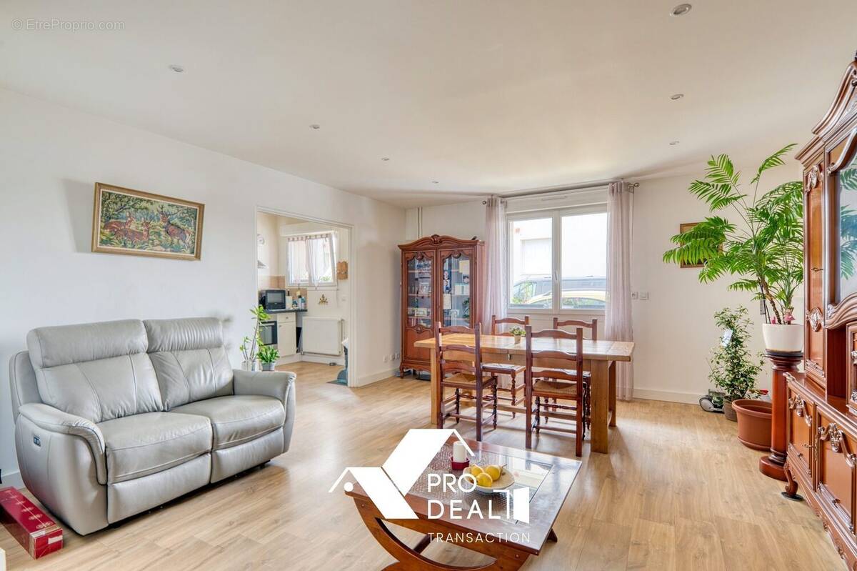 Appartement à MEYZIEU