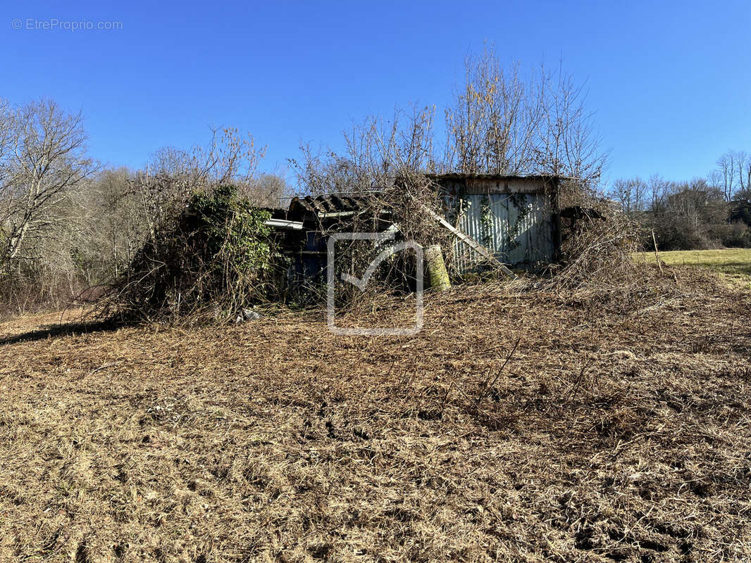 Terrain à MALEMORT-SUR-CORREZE