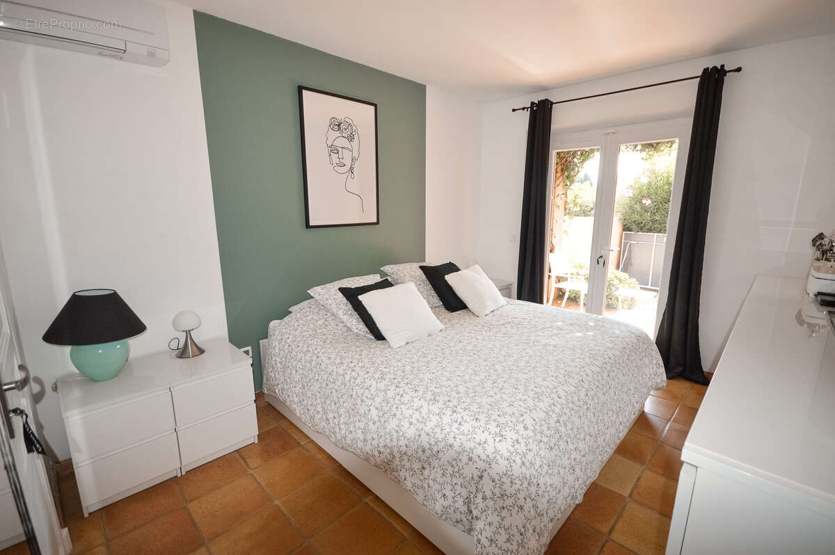 Maison à ROQUEBRUNE-SUR-ARGENS