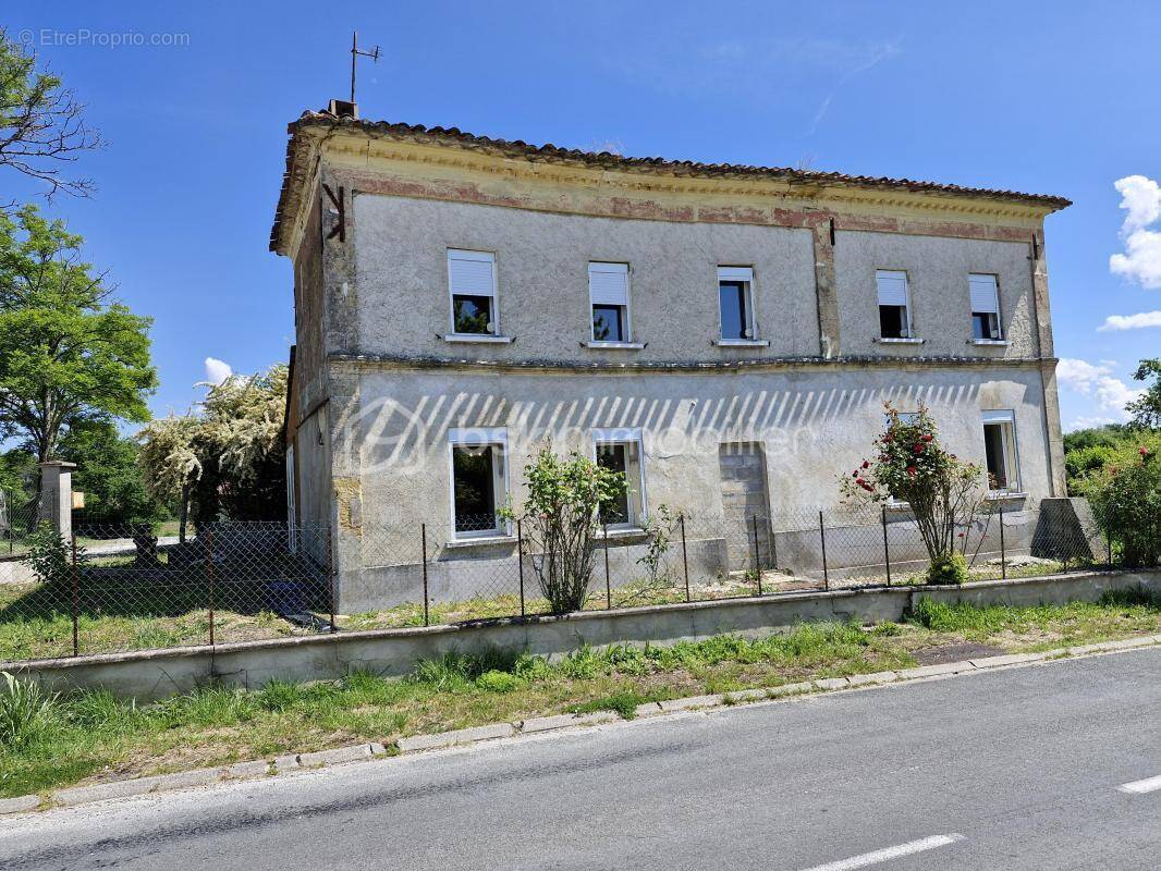Maison à EYGURANDE-ET-GARDEDEUIL