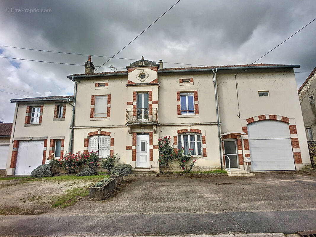 Appartement à LACROIX-SUR-MEUSE