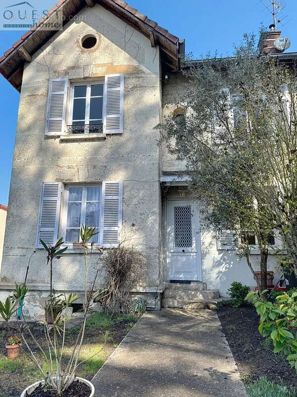 Maison à CHARBONNIERES-LES-BAINS