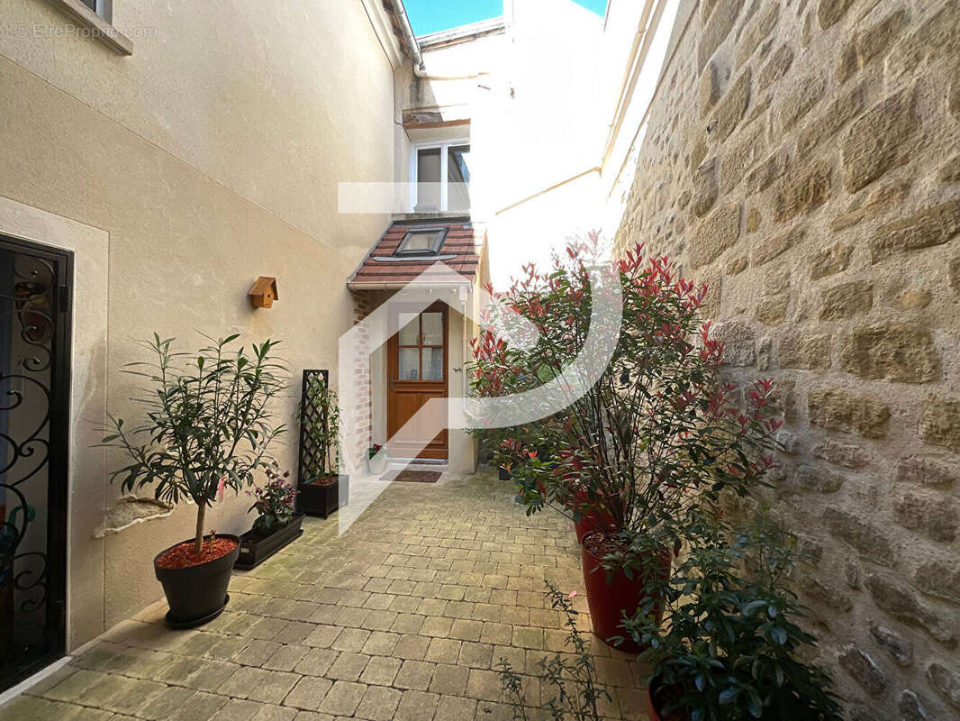 Maison à NEUVILLE-SUR-OISE