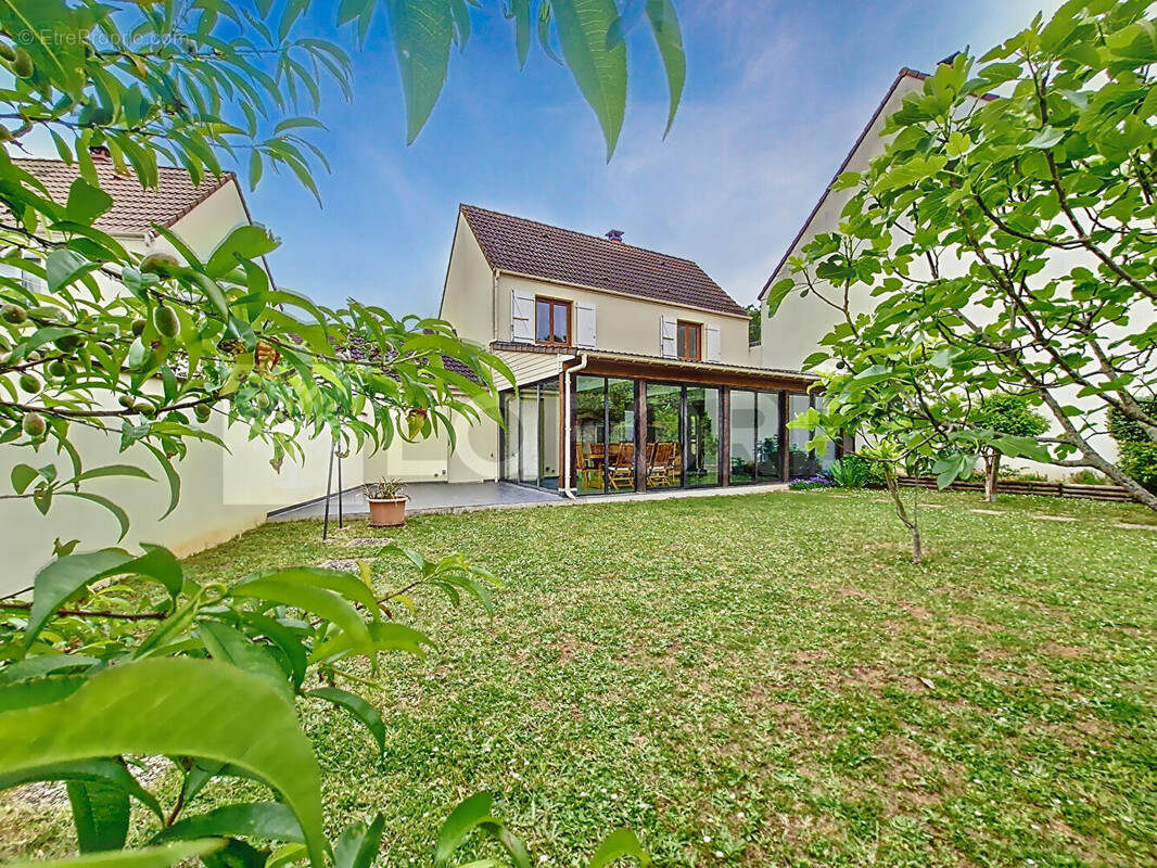 Maison à MOISSY-CRAMAYEL