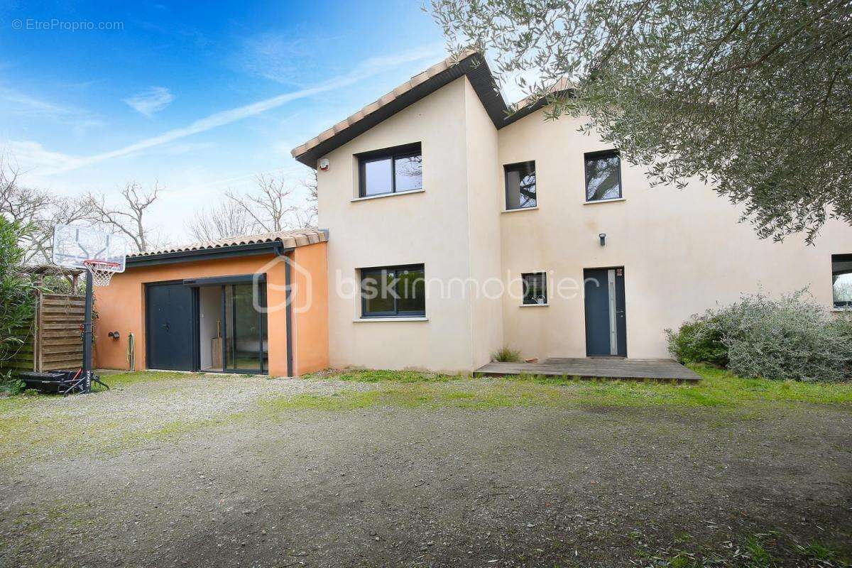 Maison à BEAUZELLE