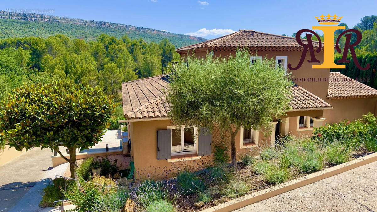 Maison à CHATEAUNEUF-LE-ROUGE