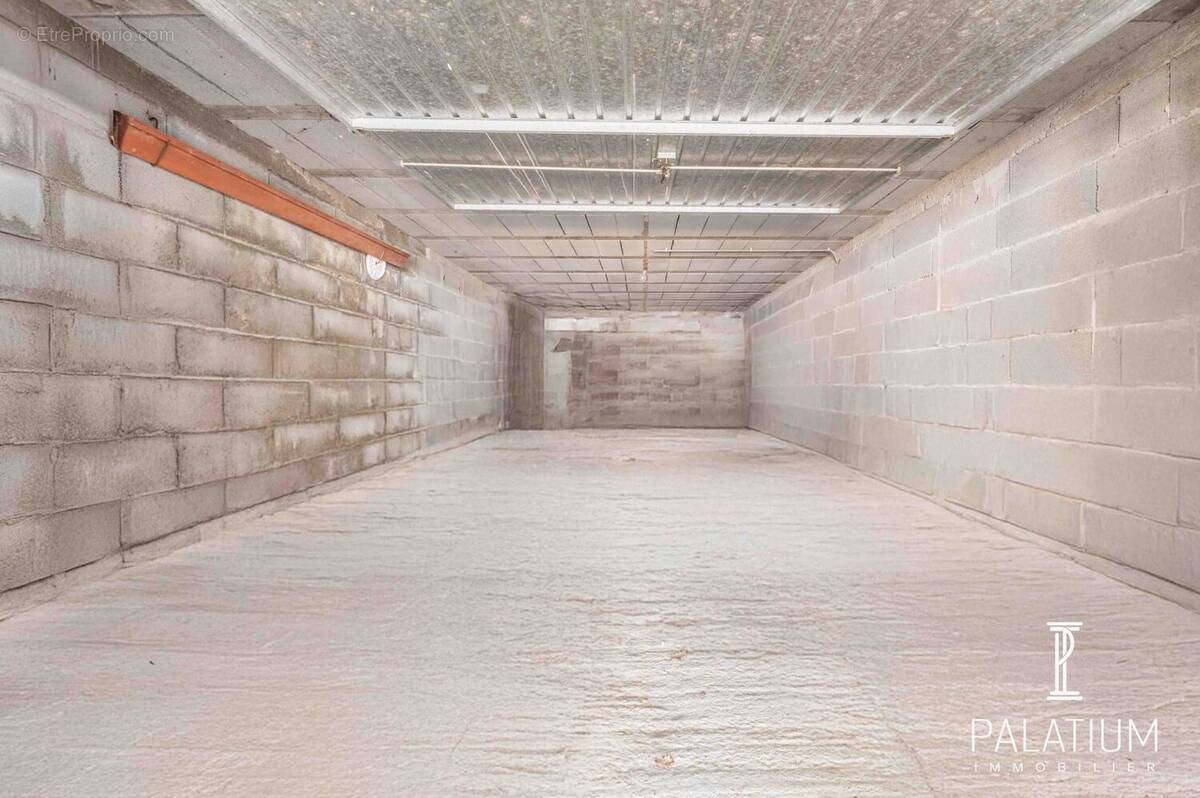 Parking à GREOUX-LES-BAINS
