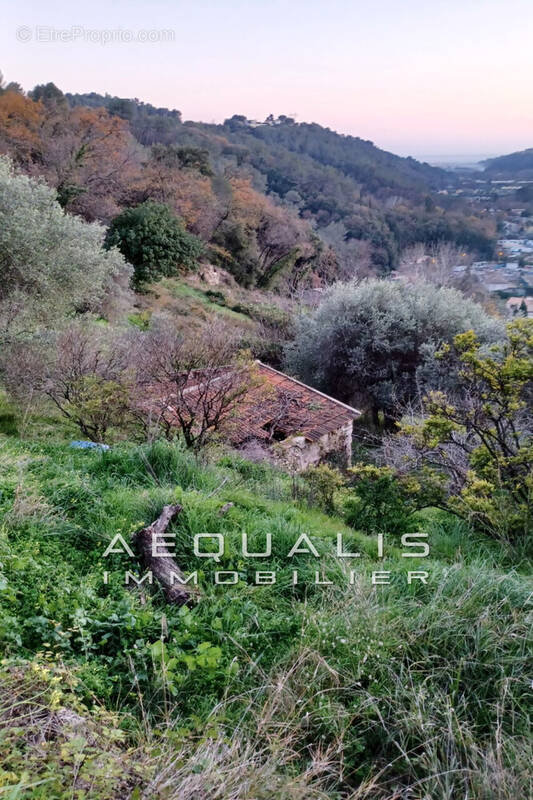 Terrain à LA GAUDE