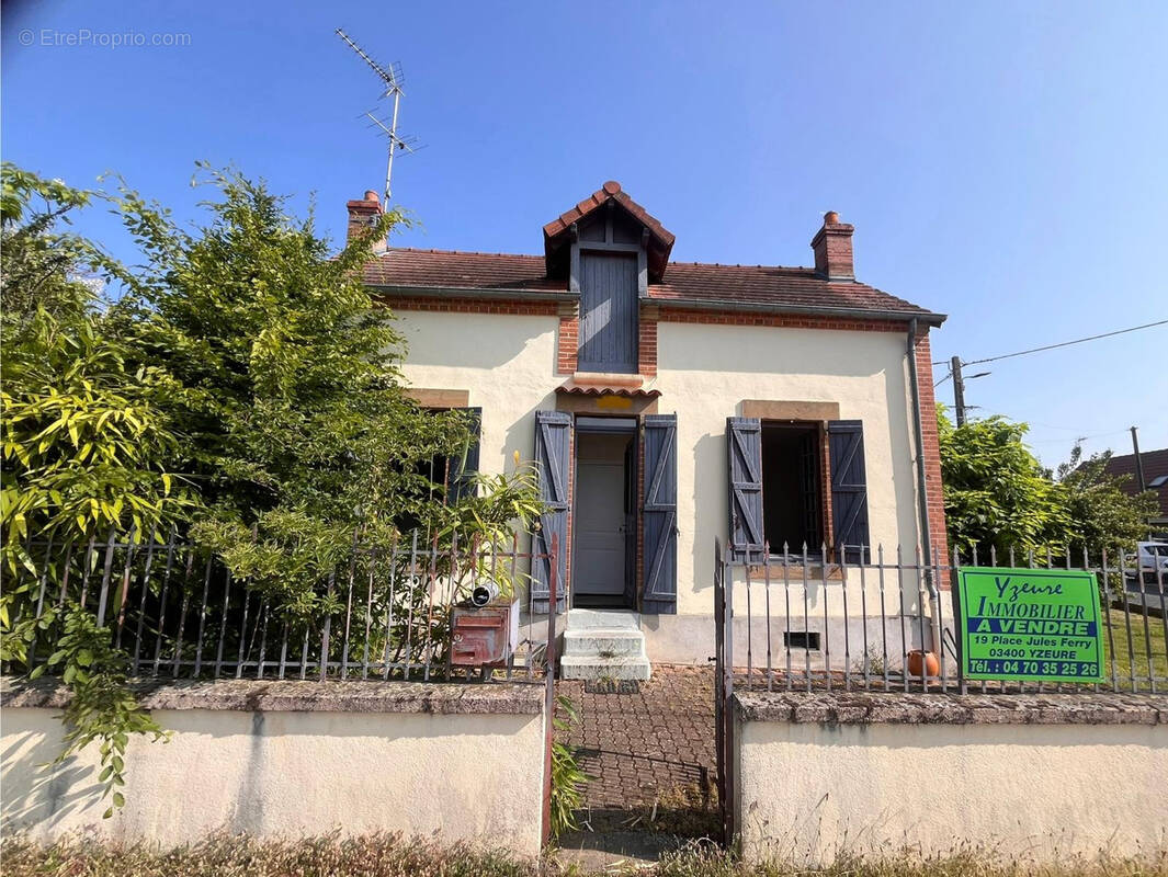 Maison à YZEURE