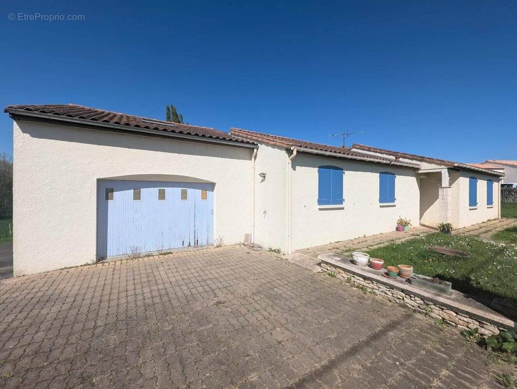 Photo 1 - Maison à VOUILLE